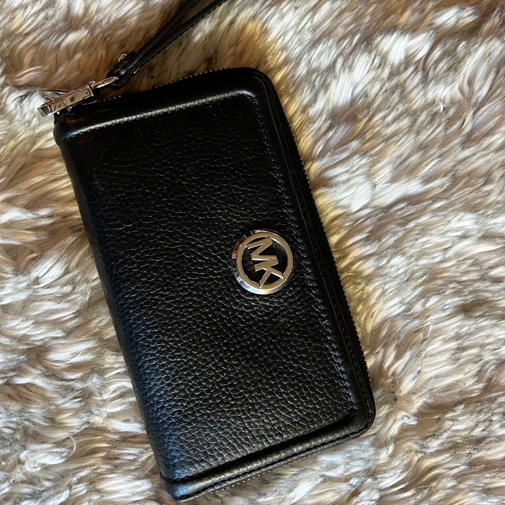 Michael Kors Wristlet Wallet